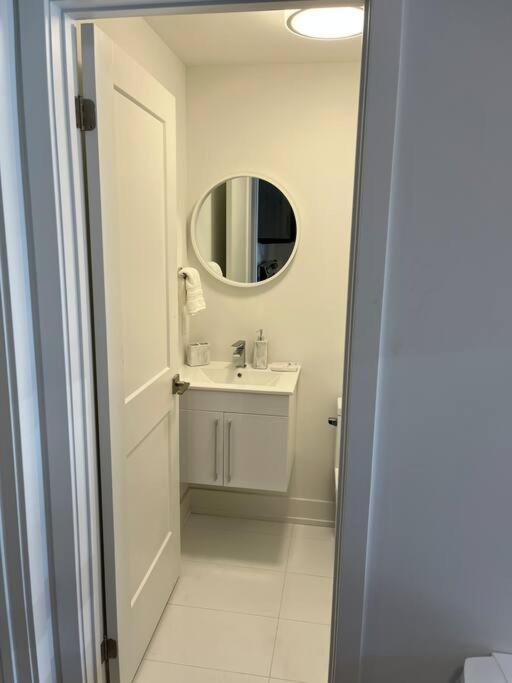 Lovely One Bedroom Condo With Free Parking Niagara Falls Extérieur photo